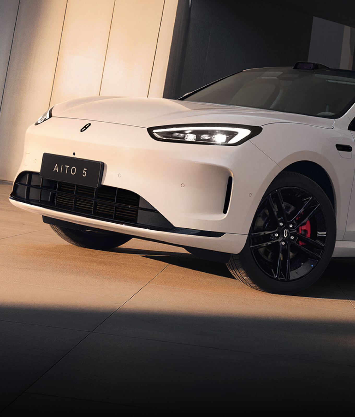 Sporty side air intakes for smooth airflow.