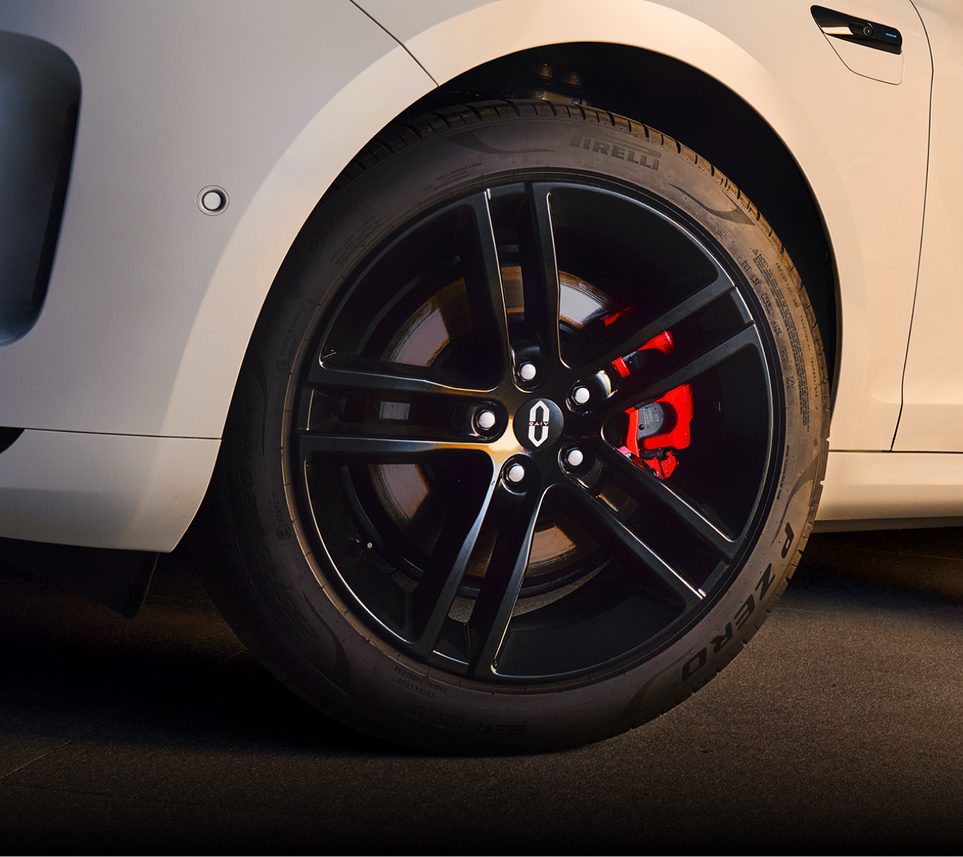 AITO 5 Sporty wheels.